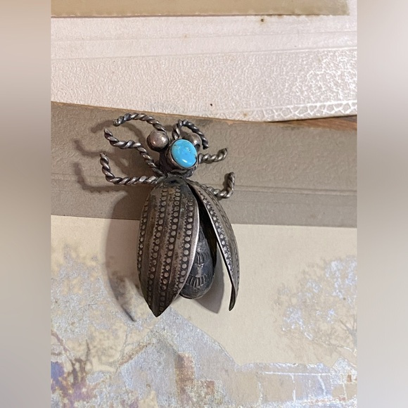 Vintage Sterling Silver Native American Turquoise Flying Beetle Brooch - Picture 10 of 10